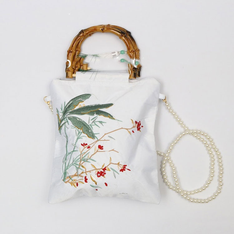 Как да запазите антични сатенени чанти